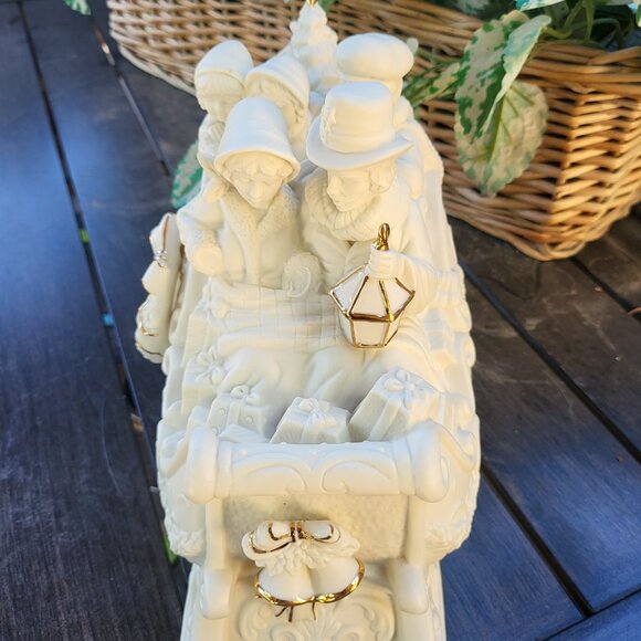 Vintage White with Gold Trim Porcelain Christmas Sleigh with family - Picture 15 of 16